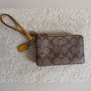 Coach Double Corner Zip Wristlet